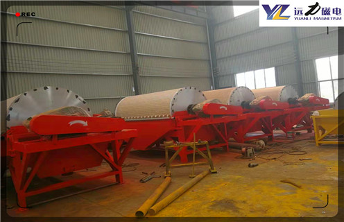 磁選機(jī)設(shè)備，磁選機(jī)設(shè)備鐵粉的選別中有著非?？捎^的技術(shù)優(yōu)勢！_鐵礦選礦磁選機(jī)磁選的重要依據(jù)大講解磁場一般為多少_磁塊如何排列